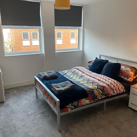 דרבי #0202 One Bedroom Serviced Apartment-Free Parking מראה חיצוני תמונה