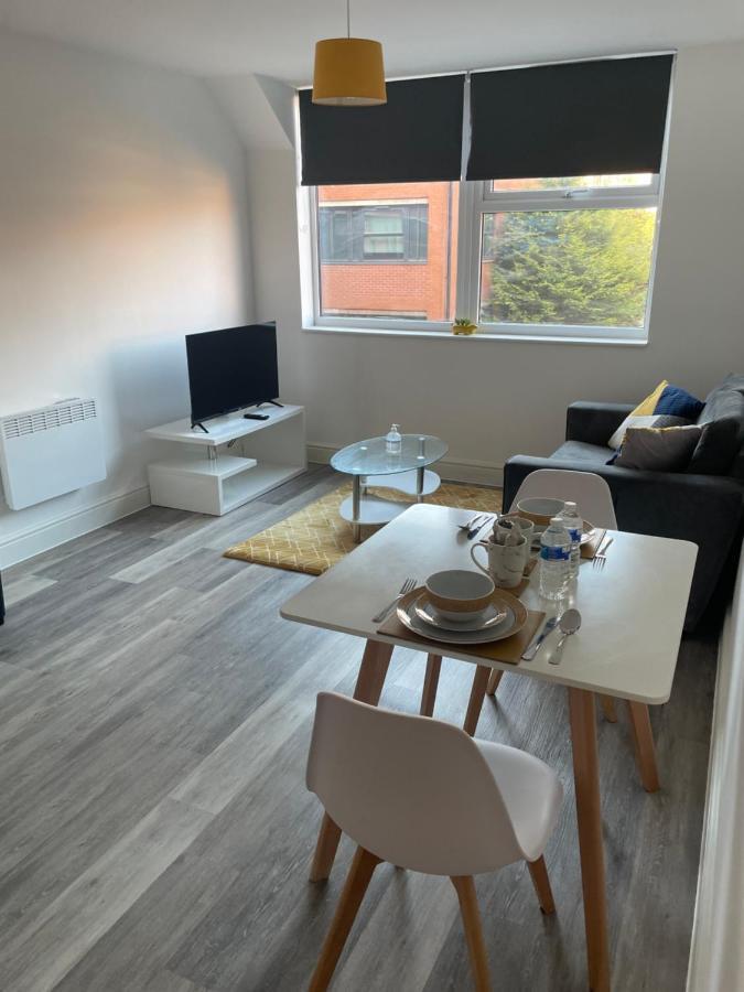דרבי #0202 One Bedroom Serviced Apartment-Free Parking מראה חיצוני תמונה