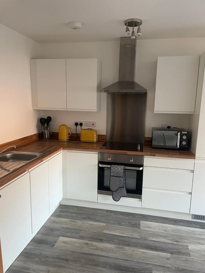 דרבי #0202 One Bedroom Serviced Apartment-Free Parking מראה חיצוני תמונה
