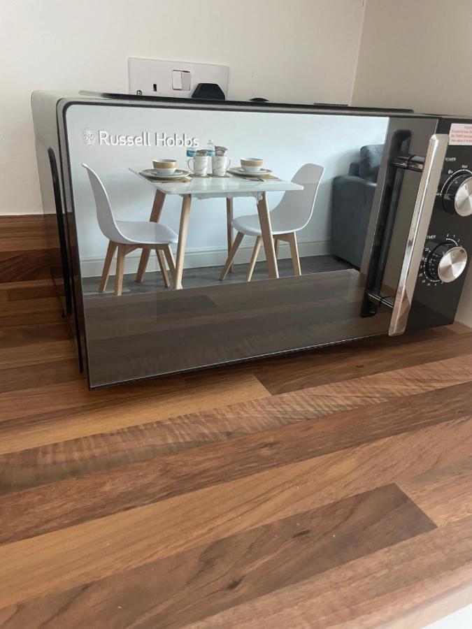 דרבי #0202 One Bedroom Serviced Apartment-Free Parking מראה חיצוני תמונה